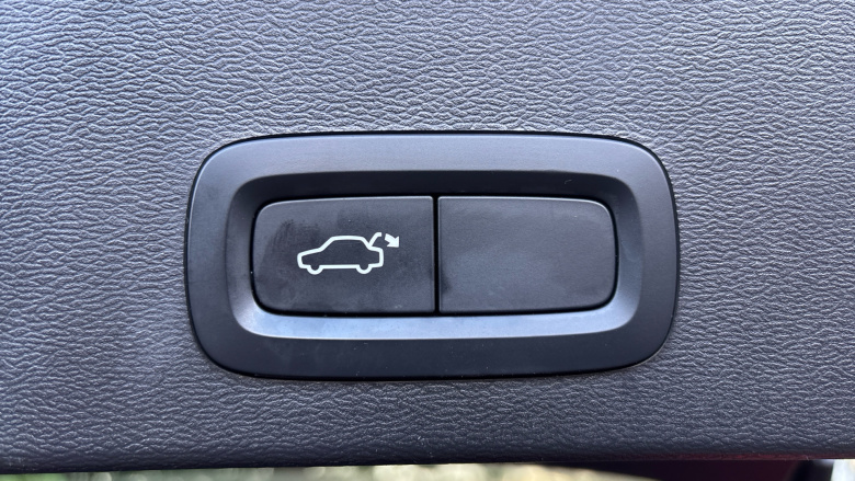 Volvo Xc40 2.0 B4P Inscription Pro 5dr Auto [7 speed] Petrol Estate